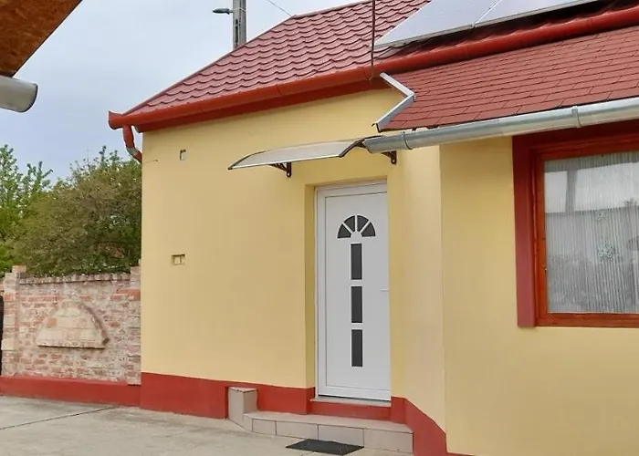 Homestay Kalandor Szallas Kozarmisleny