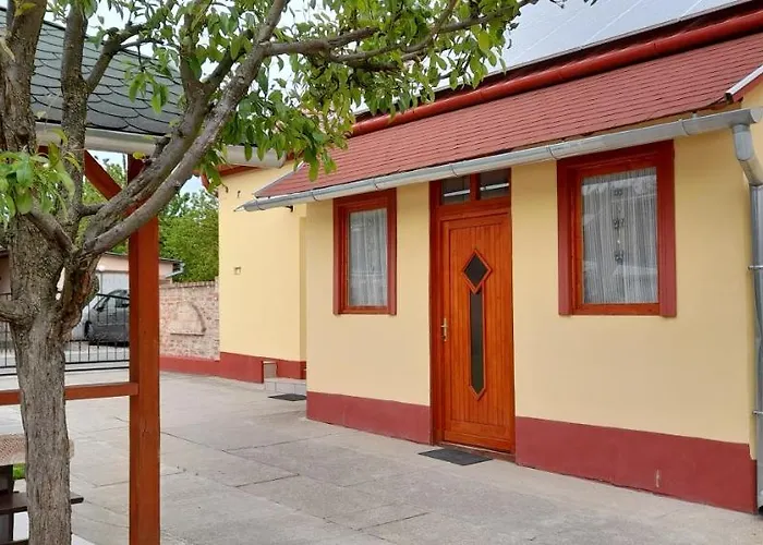 Homestay Kalandor Szallas Kozarmisleny