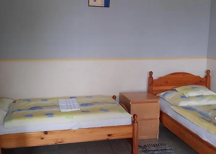 Homestay Kalandor Szallas Kozarmisleny