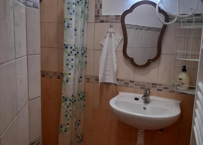 Kalandor Quarto em Acomodações Particulares Kozarmisleny