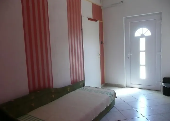 Homestay Kalandor Szallas Kozarmisleny